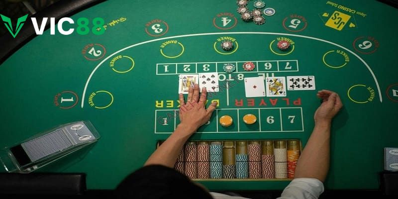 Đôi nét cần nắm trước khi tham gia Baccarat tại VIC88